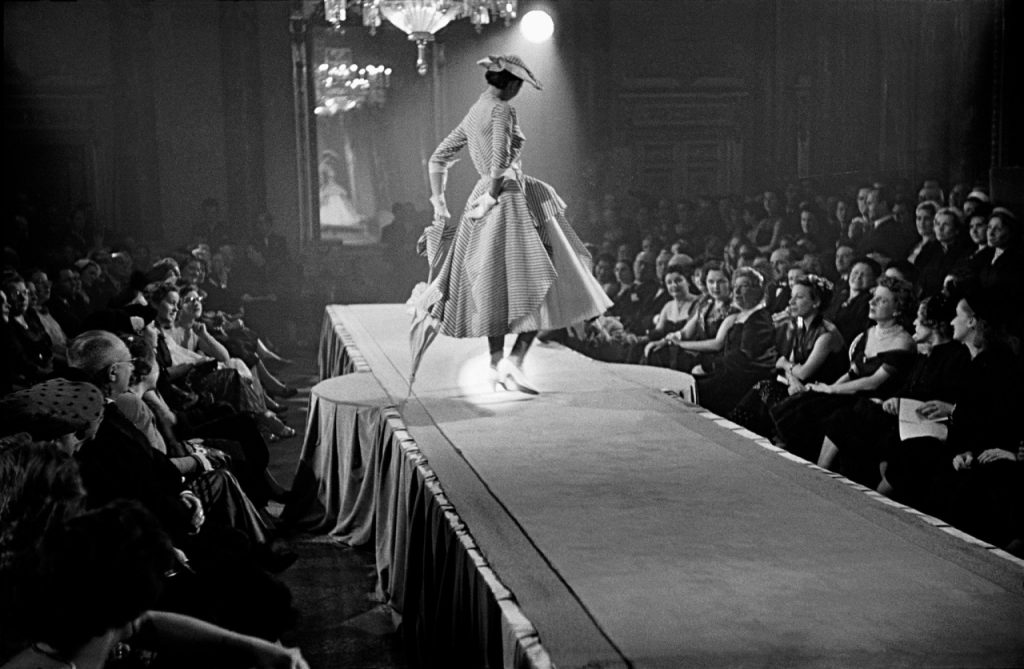 frank-horvat-haute-couture-collections-paris-1951