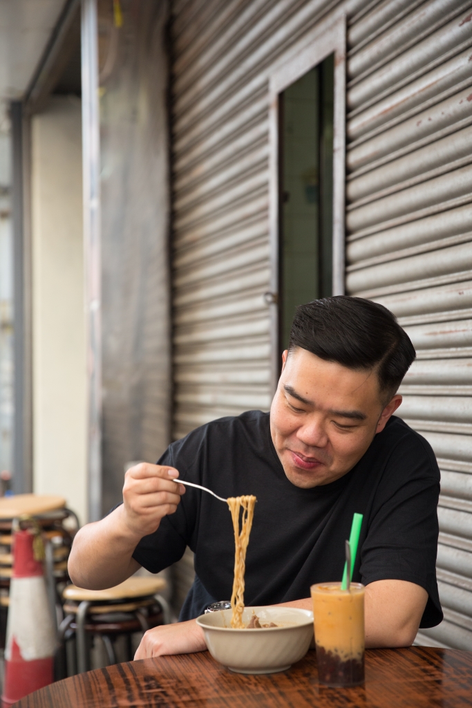 祖籍潮州的Michael，對沙茶吃得有研究，平日喜歡到不同茶檔嘗沙嗲牛麵。走勻港九新界，始終情傾元朗永順的出品。