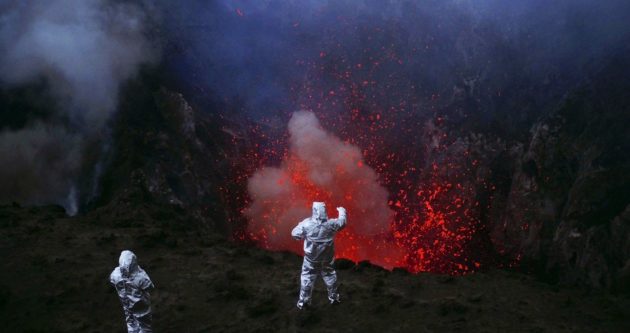 拍攝《深入火心》（Into the Inferno）時，他和團隊跟隨科學家走到火山口。