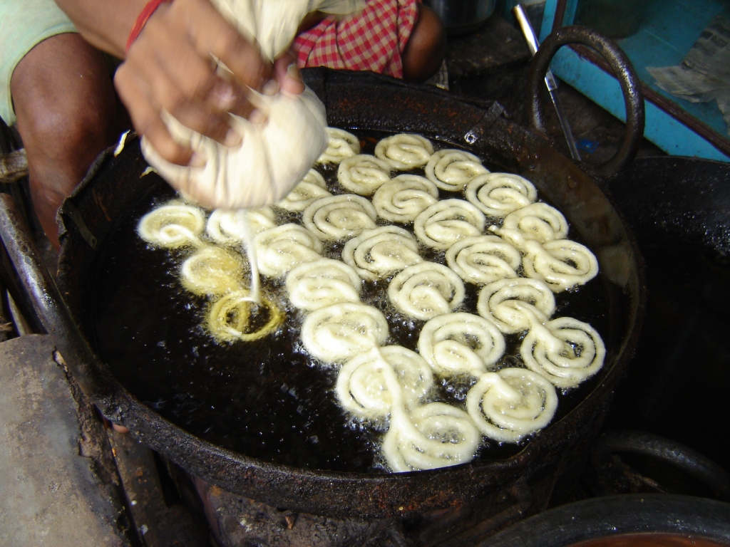 jalebi_making_-_howrah_2004-04-11_00192