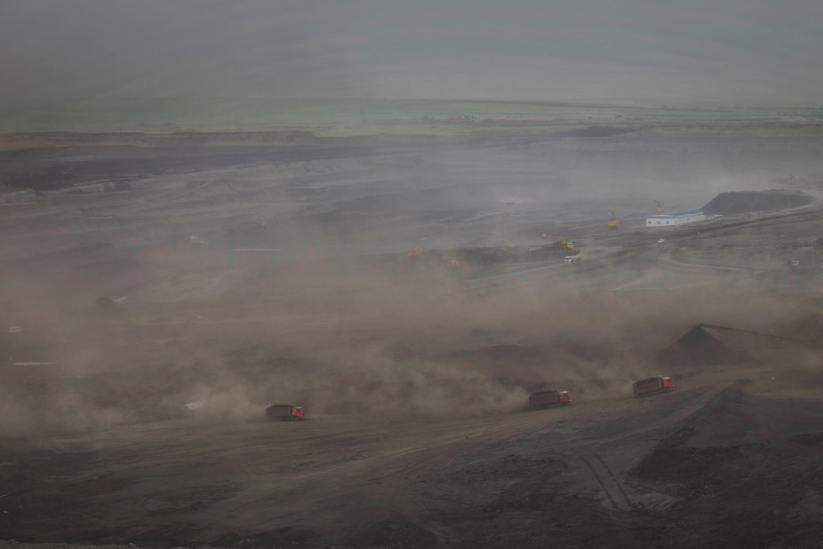 珠穆沁草原的露天煤礦