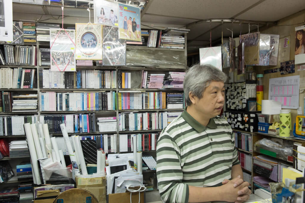 David入行賣唱片三十多年，是旺角信和Echo CD Centre的店主。