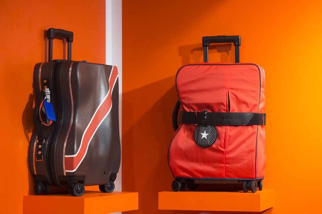 Anson從聲波的形態出發，並以樂器盒為輪廓，花了十個月打造出極具設計感的行李箱。