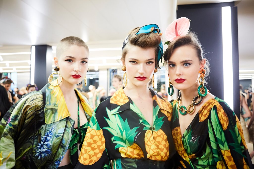 dolce-and-gabbana-summer-2020-woman-fashion-show-backstage-07