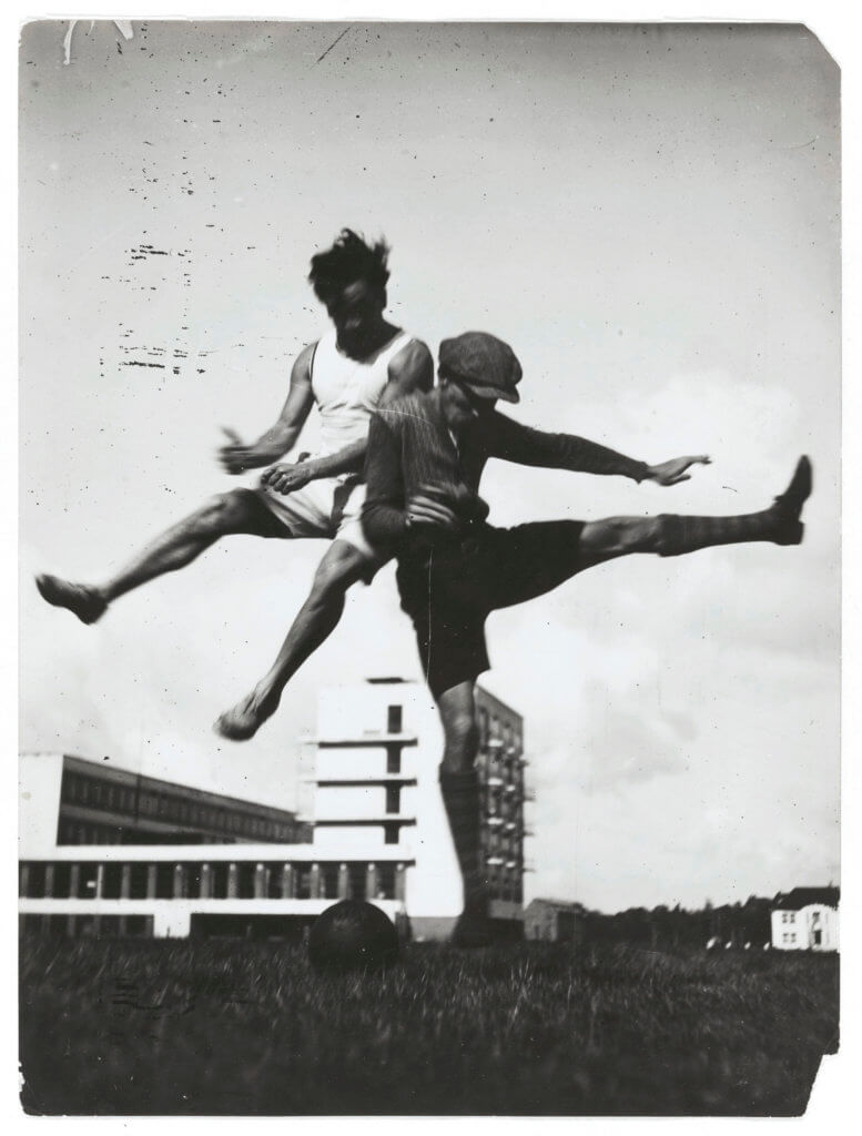 Gropius曾委託攝影師兼建築師Erich Consemüller記錄校園生活，留下不少珍貴照片。