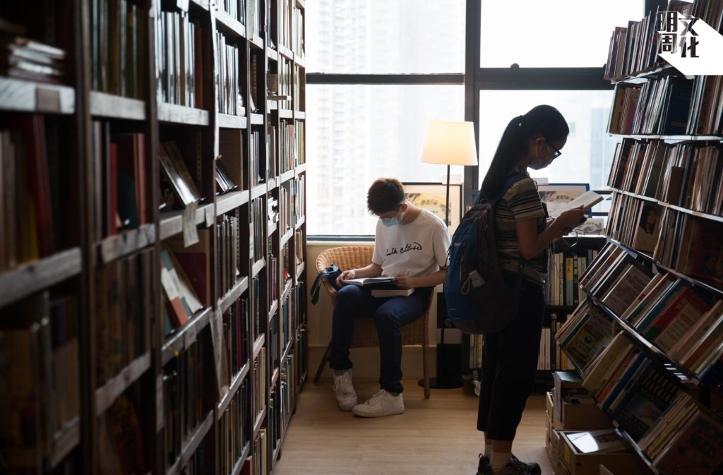 即使在平日，也有不少人特地來到Bleak House Books「打書釘」。