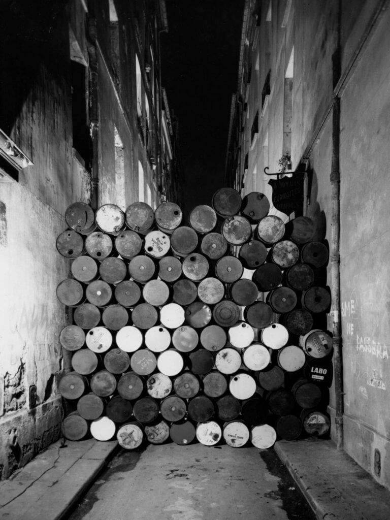 《Wall of Oil Barrels - The Iron Curtain》 Rue Visconti, Paris, 1961–62