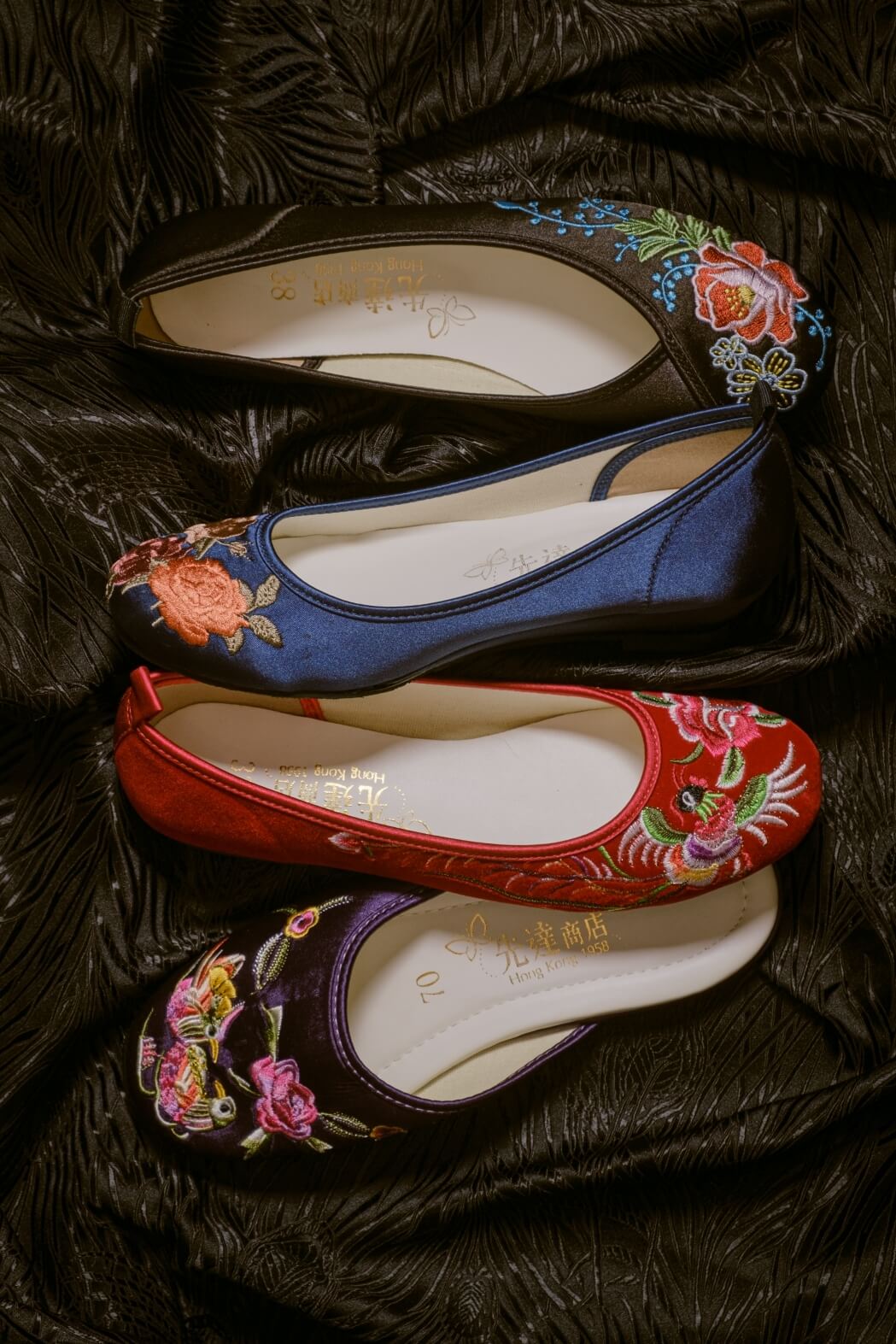 女鞋圖案分五大類：花、鳥、蟲、魚和瑞獸，自唐代起至晚清，都是太太們的摯愛。