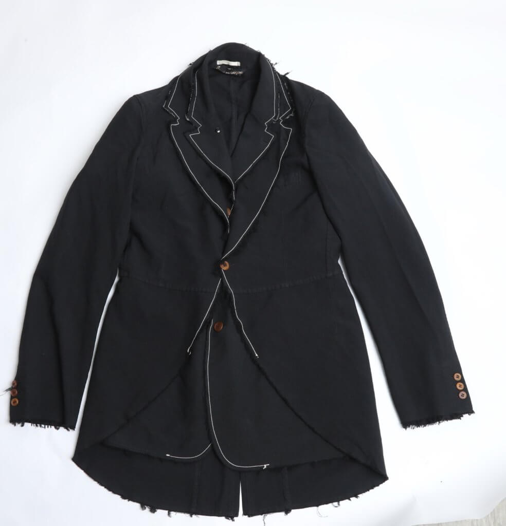 Comme des Garcons Homme Plus的雙層西裝。（$1,900） 