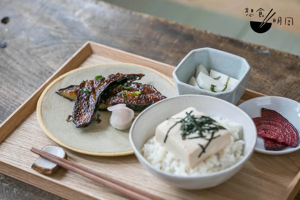 田樂味噌燒日本茄子嫩豆腐丼//午市素食之選，茄子塗上八丁味噌及三溫糖燒香。另配有機黃豆豆腐，美中不足是分量偏少。