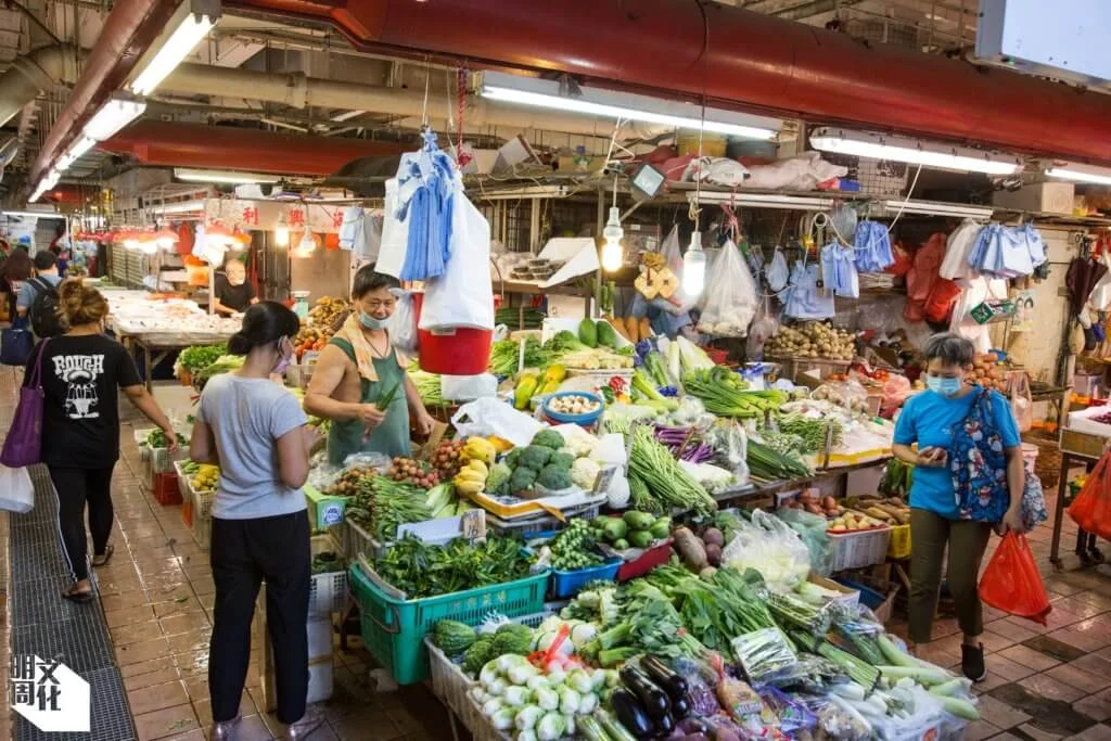 在香港仔以外附近各區的居民，都會在香港仔街市買餸。