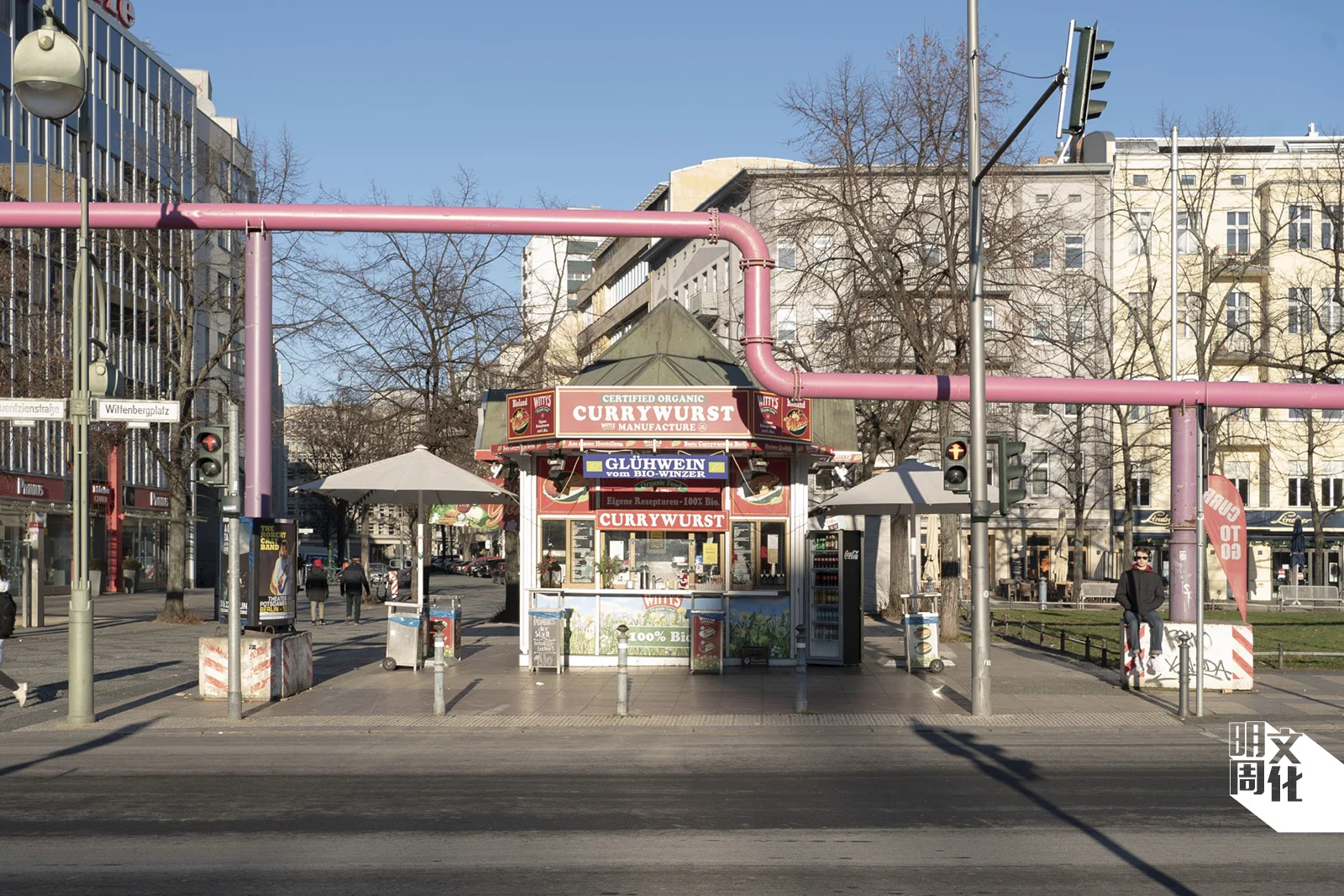 在柏林鬧巿的小店，如雜貨店、小食店，即使是出售德式食物的，許多也是由土耳其人開設。
