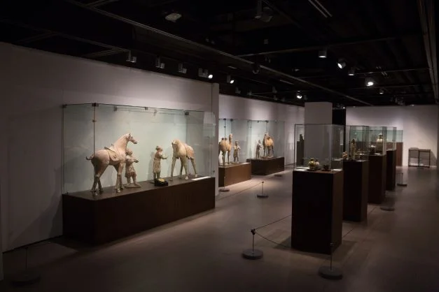 展覽館同場舉行《天朝風華》展覽，展出珍罕展品，顯示唐人在工藝方面的擇善而從。