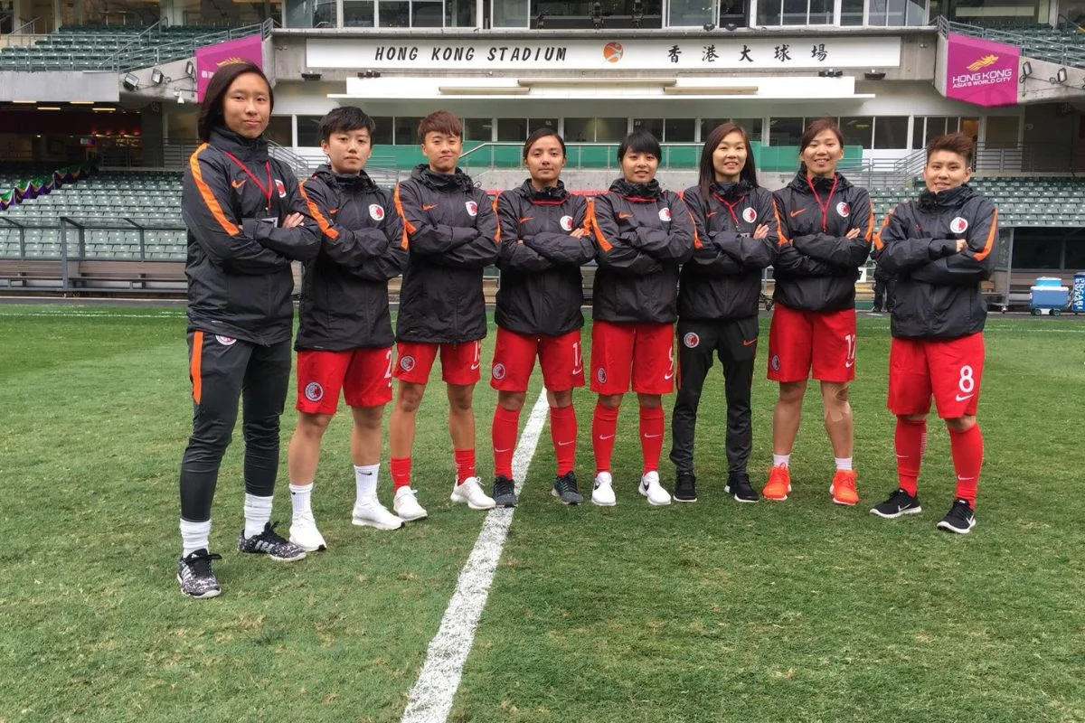 香港女子組球隊於二○一八年省港盃登上大球場。（圖片由受訪者提供）