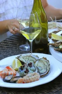 南法位於地中海沿岸，新鮮的地中海海鮮在 當地飲食文化中同樣佔據一席之地。