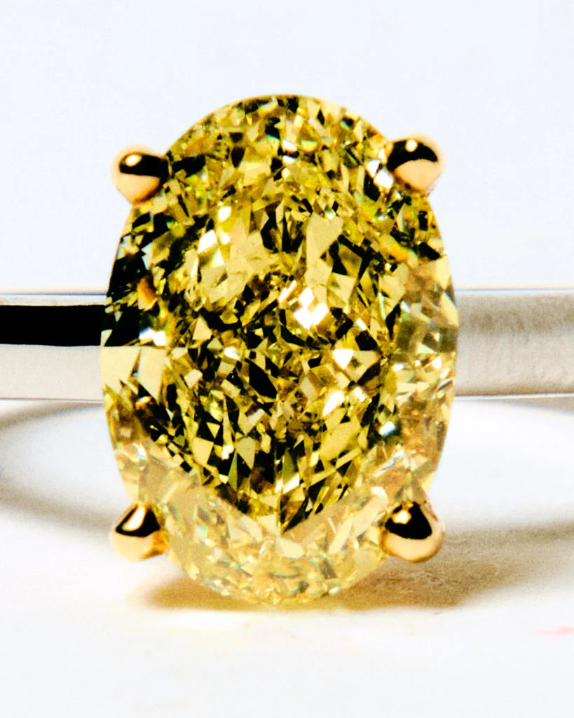 DE BEERS DB CLASSIC FANCY YELLOW OVAL-SHAPED DIAMOND RING SIZE 52, FANCY INTENSE YELLOW, 4.13CT