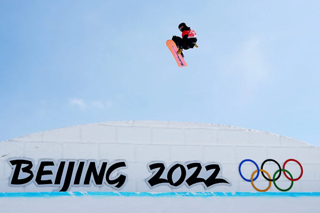 ZHANGJIAKOU, CHINA - FEBRUARY 03: An athlete of Team China performs a trick during the Snowboard Slopestyle Training session ahead of the Beijing 2022 Winter Olympic Games at the Genting Snow Park on February 03, 2022 in Zhangjiakou, China. (Photo by Matthias Hangst/Getty Images) (Photo by Matthias Hangst / GETTY IMAGES ASIAPAC / Getty Images via AFP)