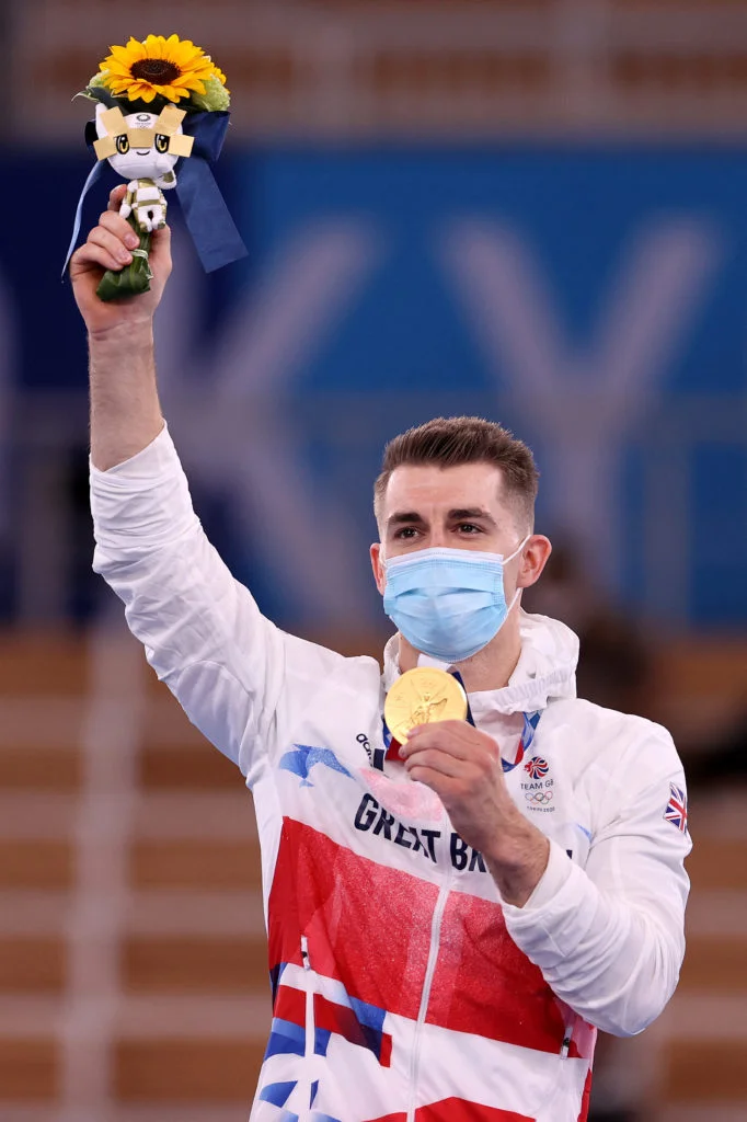 TOKYO, JAPAN - AUGUST 01: Gold medalist Max Whitlock of Team Great Britain poses with his medal on the podium during the Men's Pommel Horse Final medal ceremony on day nine of the Tokyo 2020 Olympic Games at Ariake Gymnastics Centre on August 01, 2021 in Tokyo, Japan. (Photo by Laurence Griffiths/Getty Images) (Photo by LAURENCE GRIFFITHS / GETTY IMAGES ASIAPAC / Getty Images via AFP)