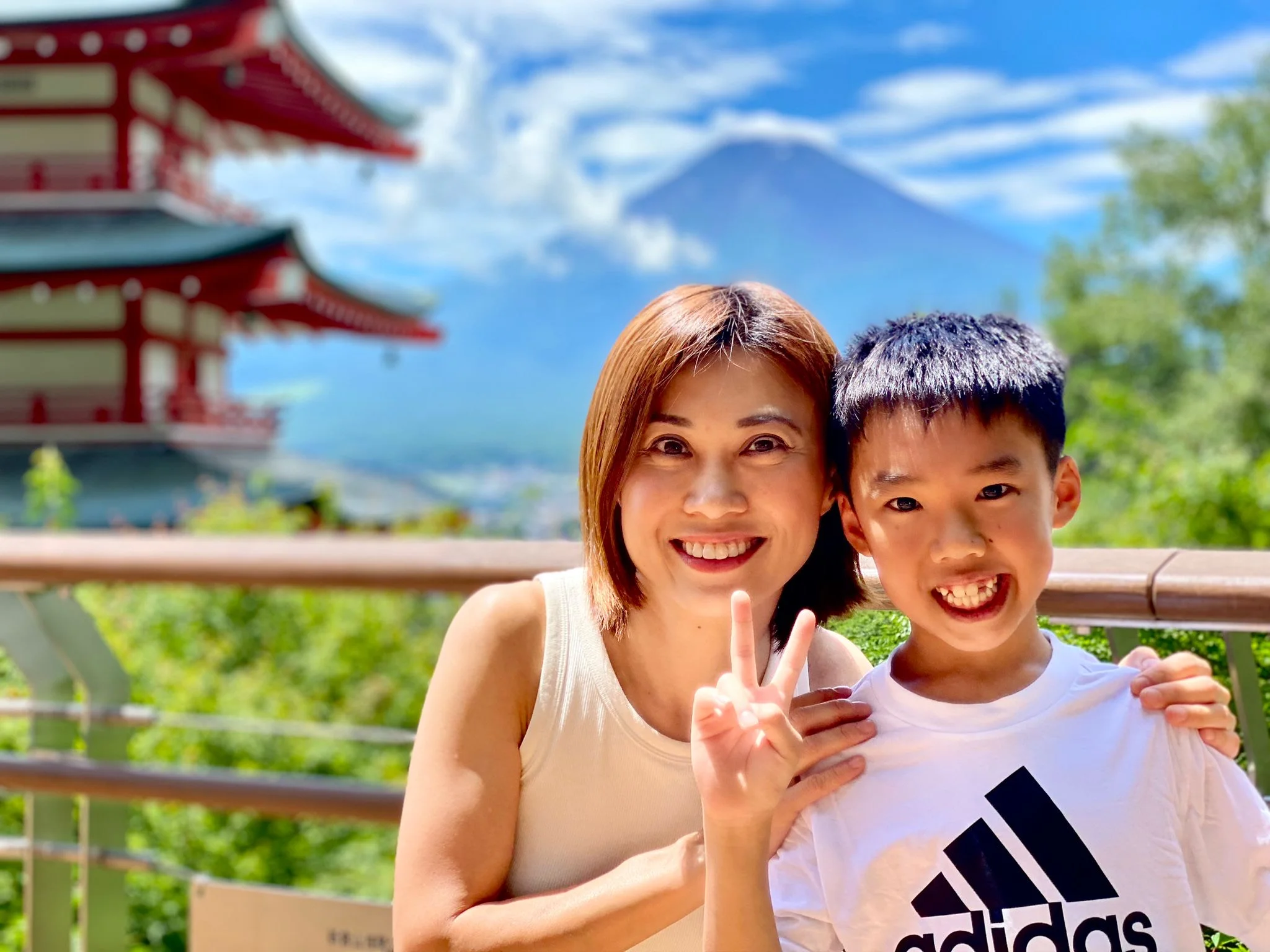 跟小朋友到日本看富士山，享受美景，但也希望他們學會珍惜所有，懂得感恩。