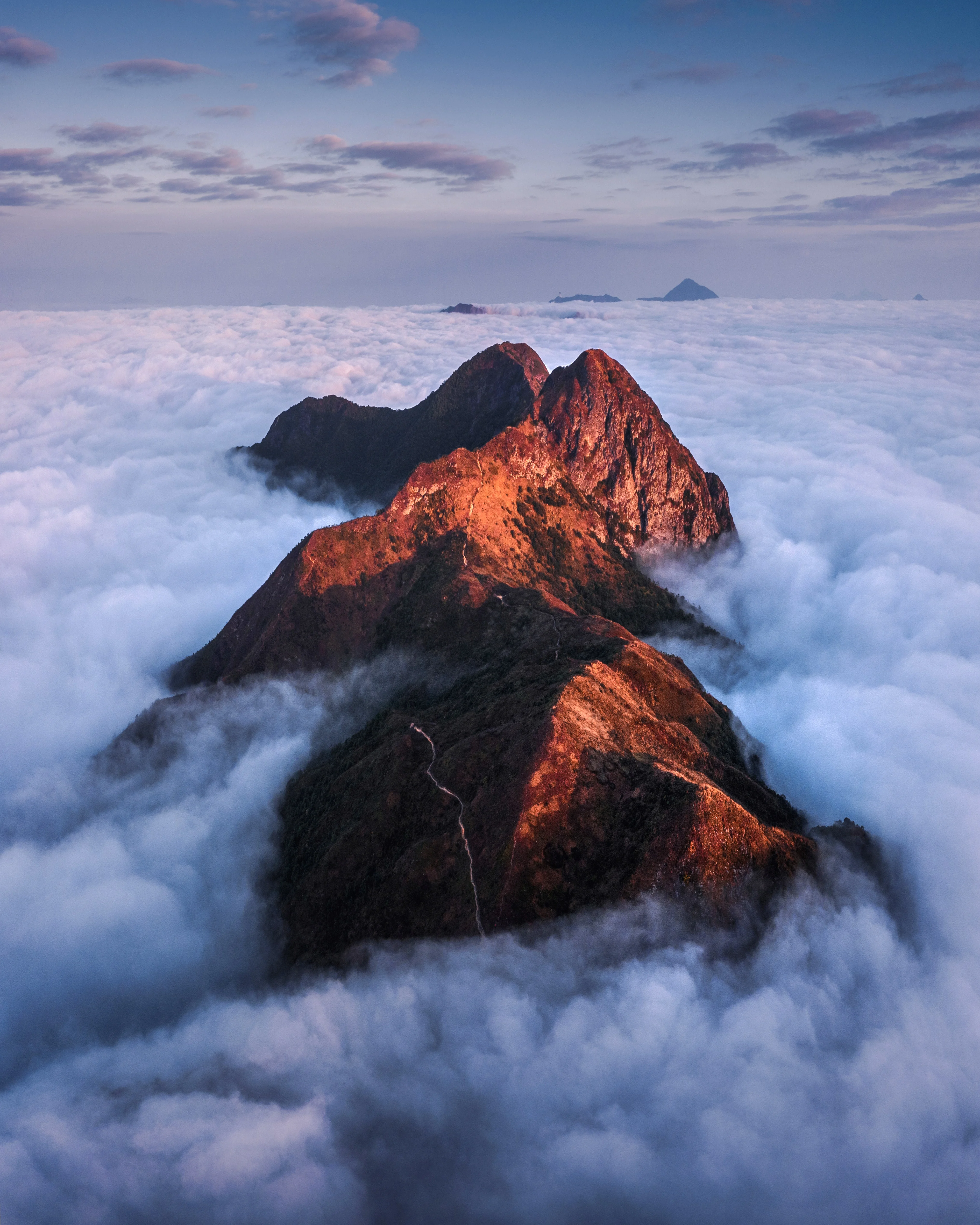 雲海中的馬鞍山（圖片由Kelvin Yuen / EastPro Gallery提供）