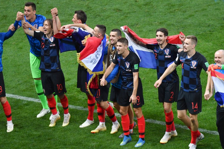 final jubilation Croatia, jubilation, joy, enthusiasm, after the end of the game, team photo, team, team, team photo. Croatia (CRO) - England (ENG) 2-1 nV Semifinals, Round of Four, Match 62 on 07/11/2018 in Moscow, Luzhniki Stadium, Football World Cup 2018 in Russia from 14.06. - 15.07.2018. | usage worldwide