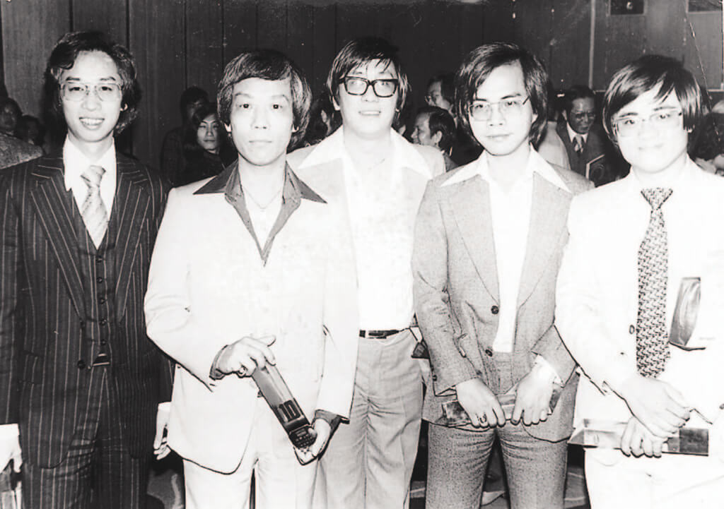 左起：黎彼得、顧嘉煇、黃霑、盧國沾、鄭國江是香港樂壇七、八十年代最有代表性的曲詞創作人