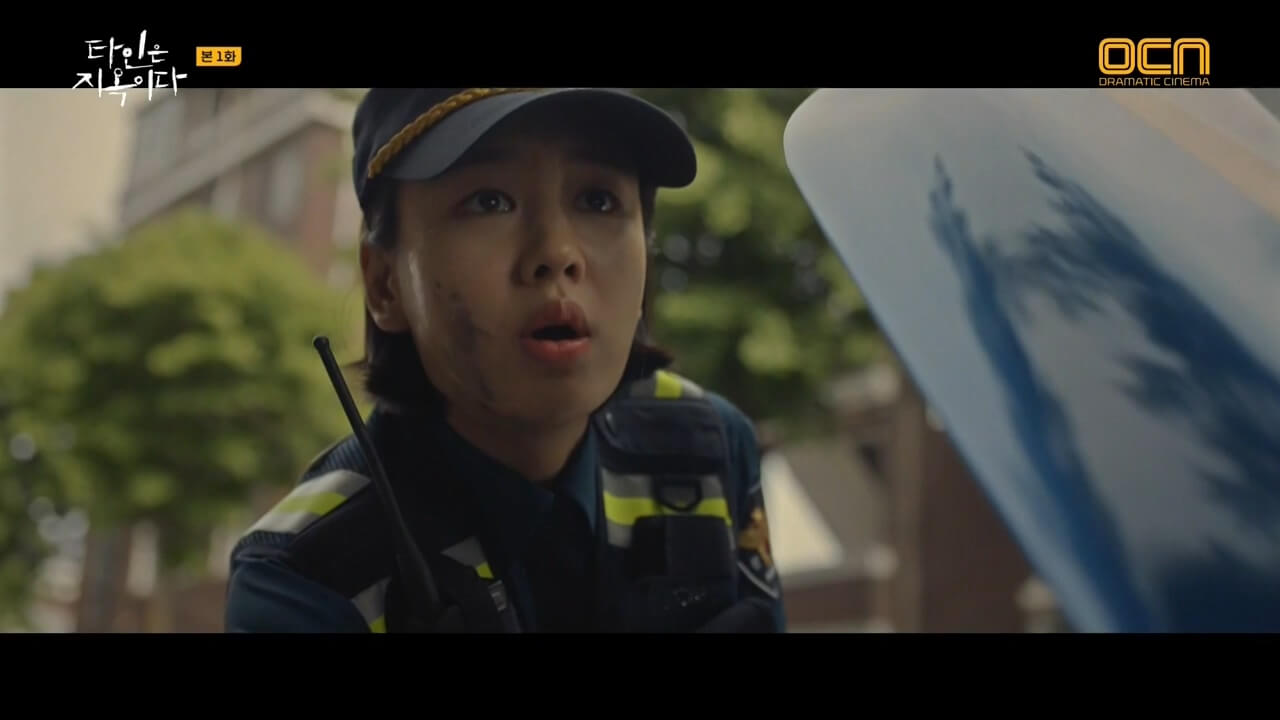 劇中的女警正花充滿正義感，不知會否助鍾宇脫險？