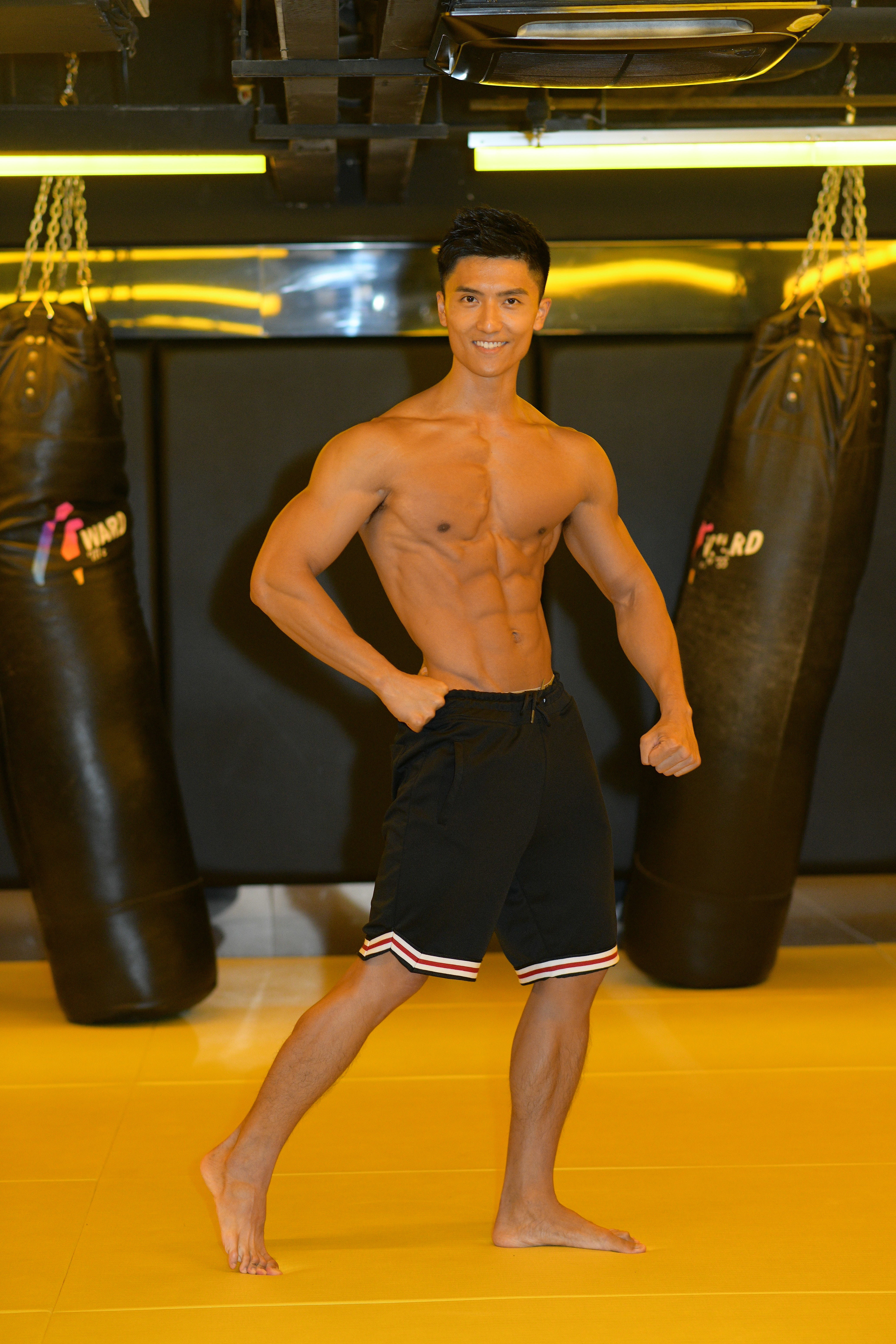 陳偉洪經過三個月無味人生，令他練得一身健美肌肉，準備本周六參加健美比賽。