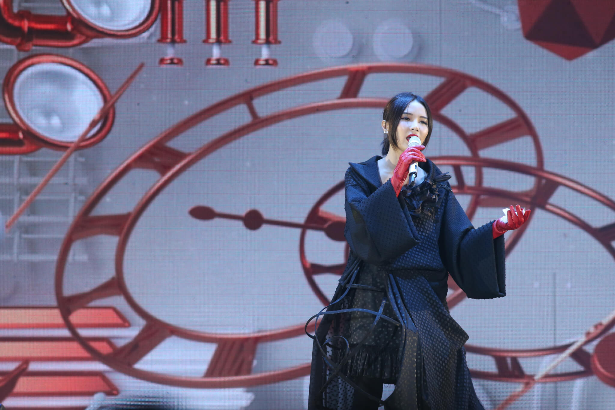 方皓玟迎戰容祖兒、鄭秀文和謝安琪爭奪「我最喜愛的女歌手」。