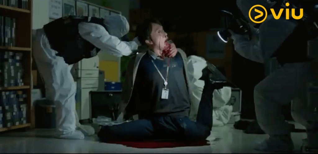 崔秉默飾演中津日報的部長，被施了謗法後，身體不正常扭曲直至骨折窒息致死。