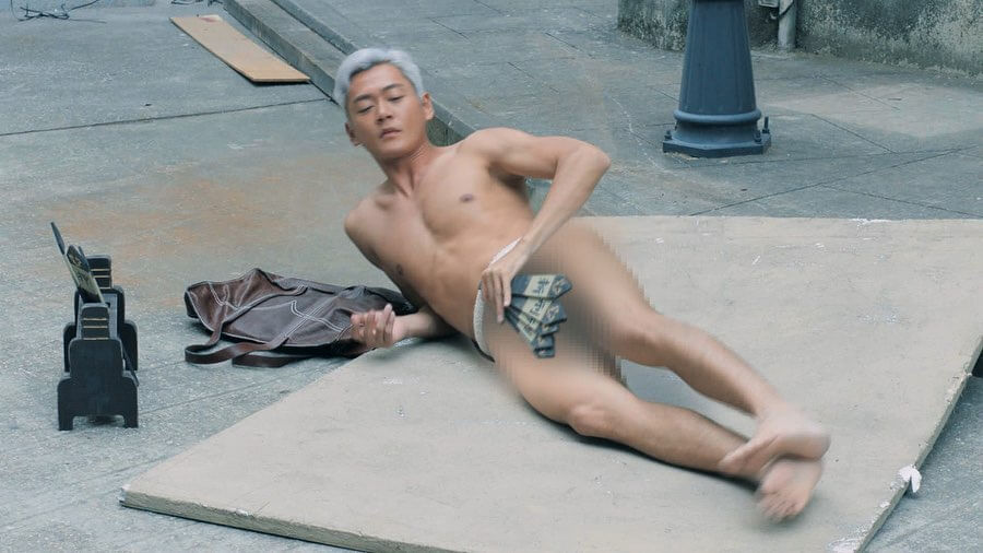 劇集《反黑路人甲》中，他當街裸跑一幕甚有回響，被封為無綫「裸跑王」。