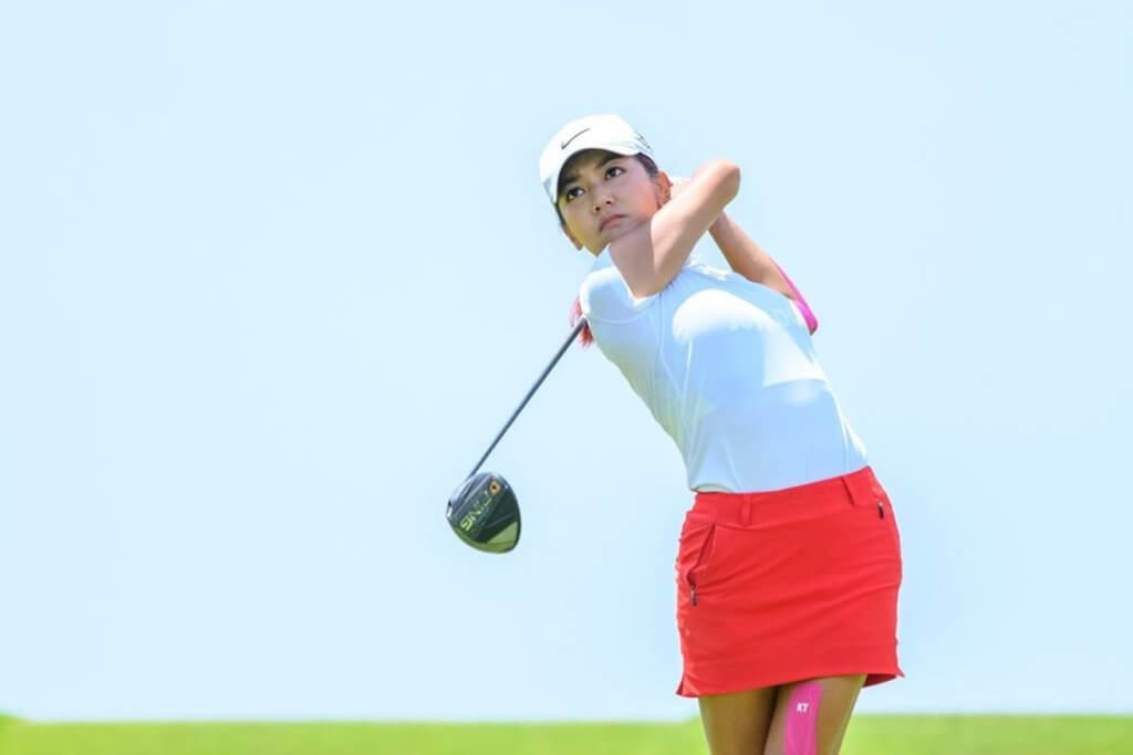 何雁詩是高爾夫球港隊代表，曾參加廣州亞運。
