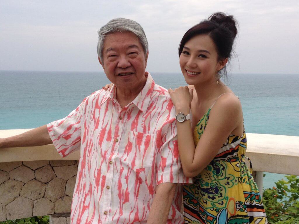 甄詠珊與蔡瀾主持亞視節目《蔡瀾亞洲一樂也》，除了在香港四出覓食，還到廣東開平、曼谷及印尼峇里島拍外景，每天飲飲食食嘆世界，令她拍得非常開心。 