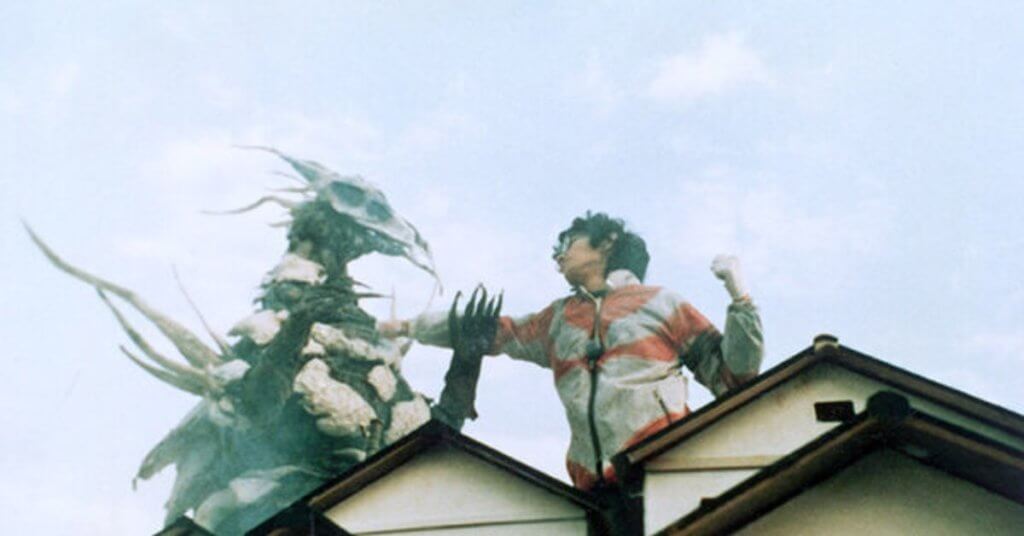 庵野秀明在大學時代曾拍兼主演《超人》短片，造型爆笑，效果震撼。