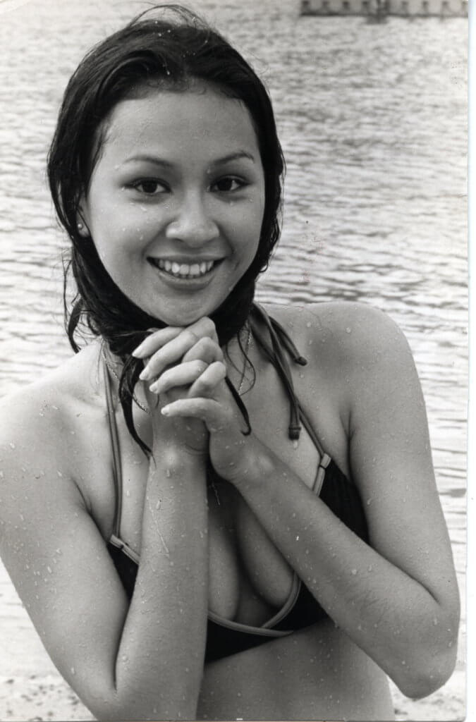 余安安初出道時拍廣告和拍電影，不乏穿泳衣的畫面。