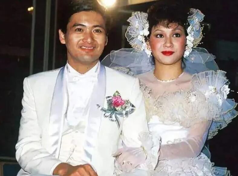 余安安1983年與周潤發結婚，這段婚姻只維持九個月。