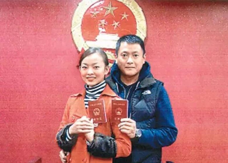 魏駿傑2008年與22歲的張利華在重慶領證結婚