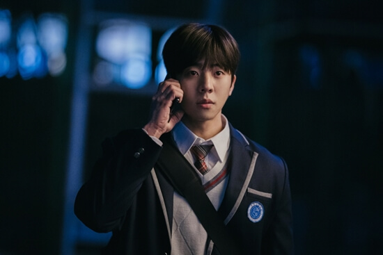 在《來魔女食堂吧》中，蔡鍾協飾演兼職學生，穿上校服也沒違和感。