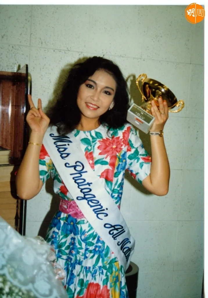 張鳳妮代表香港參加泰國舉行的全國際小姐，贏得最上鏡小姐。