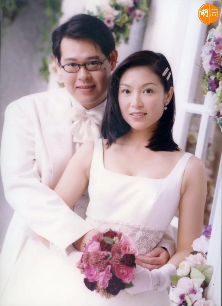 張鳳妮九八年和馬來西亞商人Paul傅仰峰結婚，婚後住在吉隆坡。
