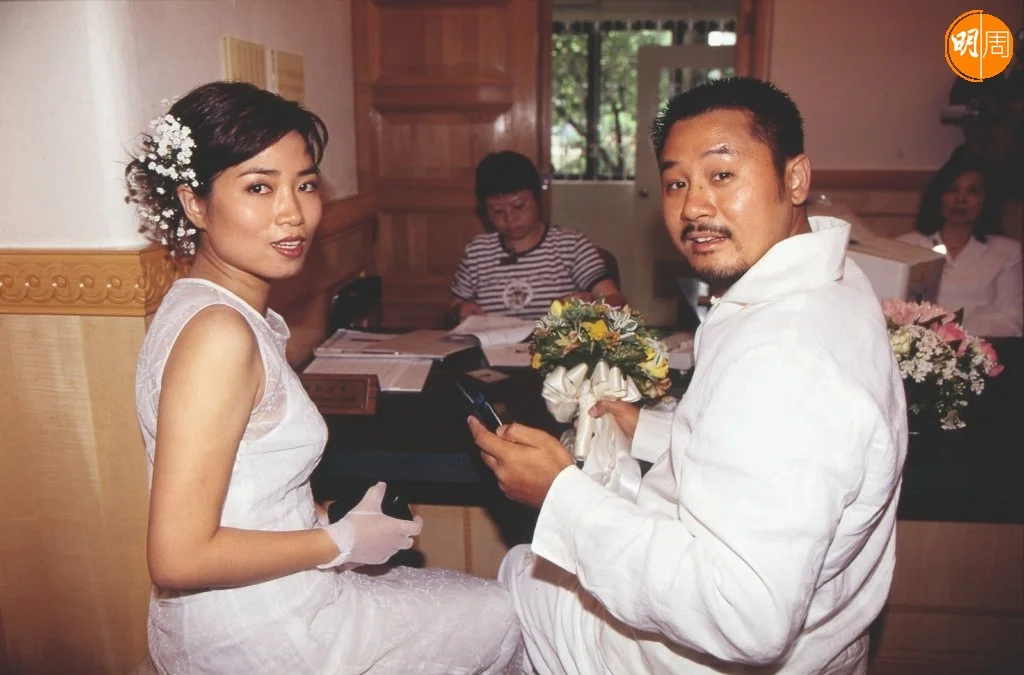 麥長青1999年結婚。