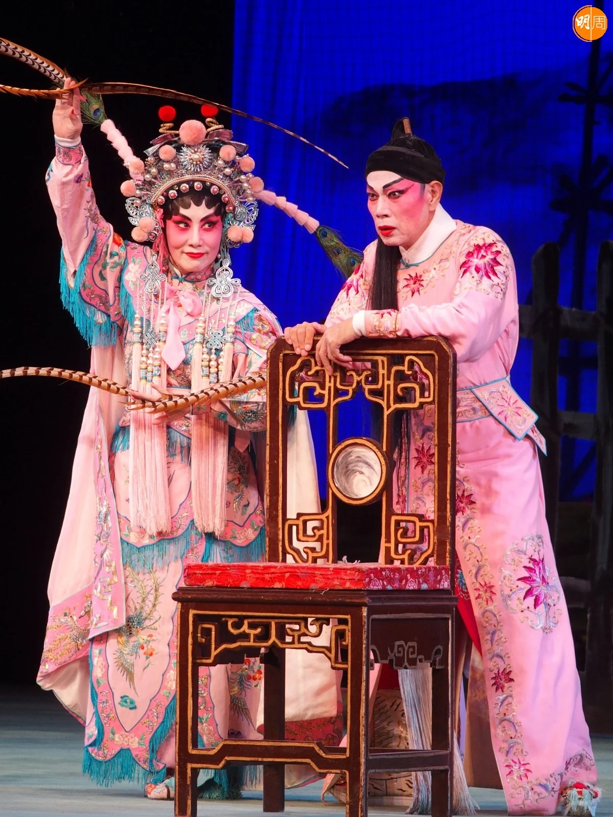《穆桂英大破洪州》是「福陞粵劇團」打響頭炮之作，亦是阿姐與家英哥訂情之作。