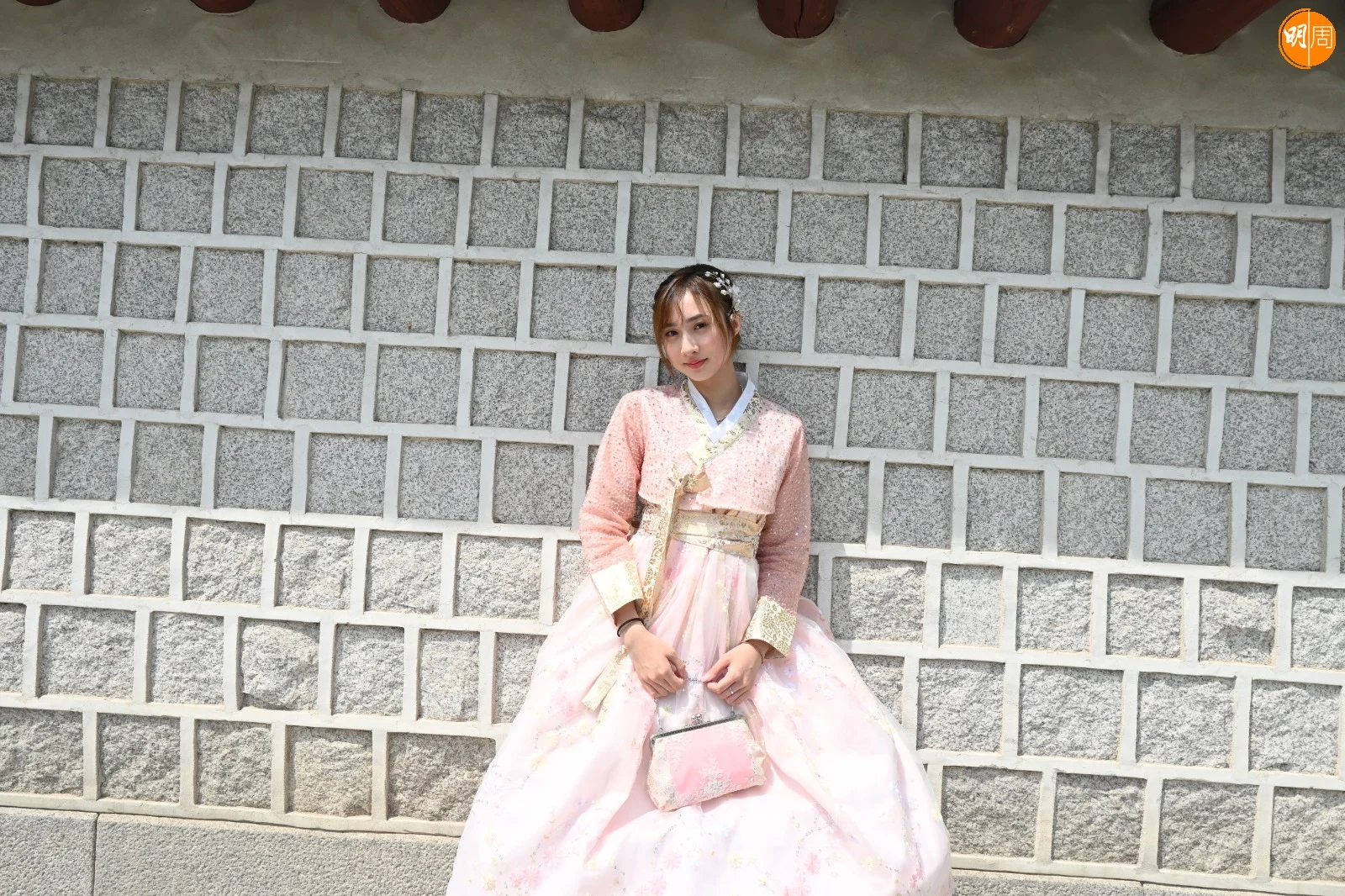 鍾柔美首次到首爾旅行，換上韓服遊覽名勝。