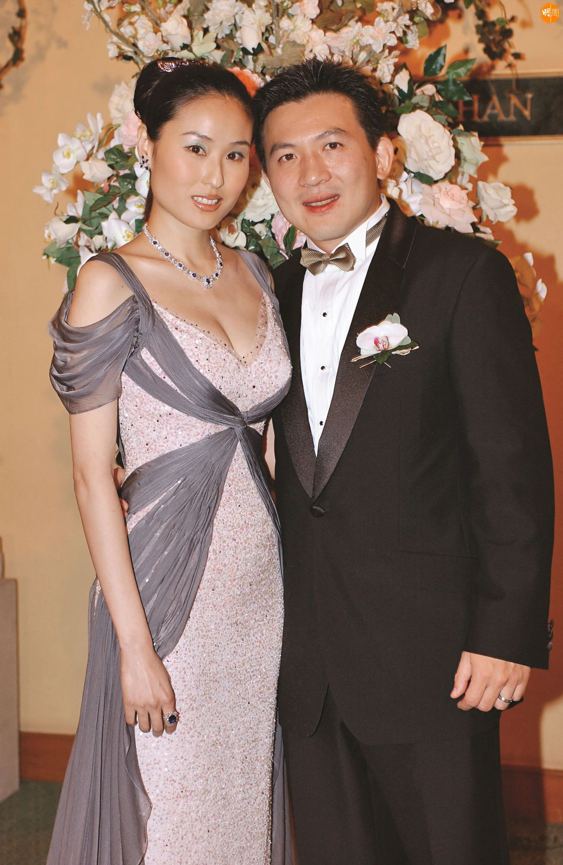 黃尚偉於2002年已跟設計師女友Angela結婚。