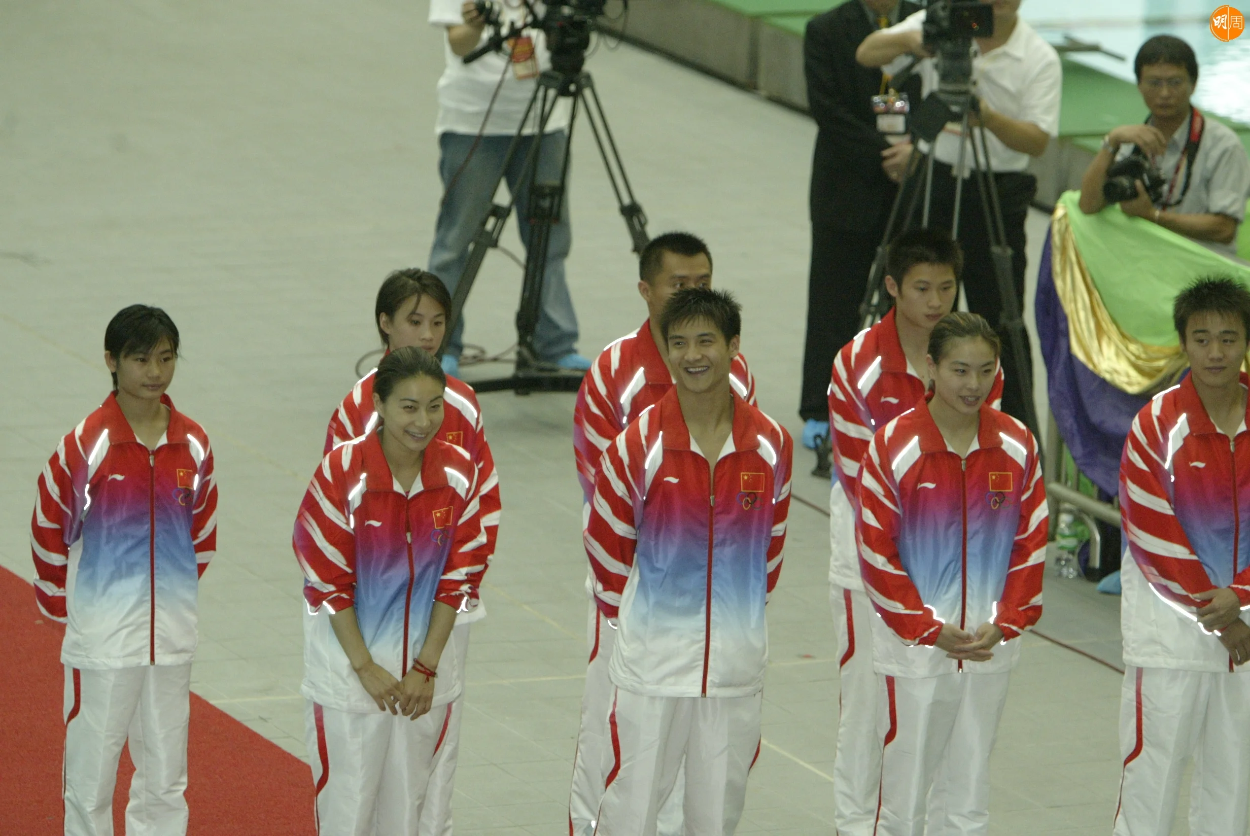 2004年，國家隊運動員參加完雅典奧運，應邀訪港，郭晶晶、田亮、吳敏霞隨隊到來。 